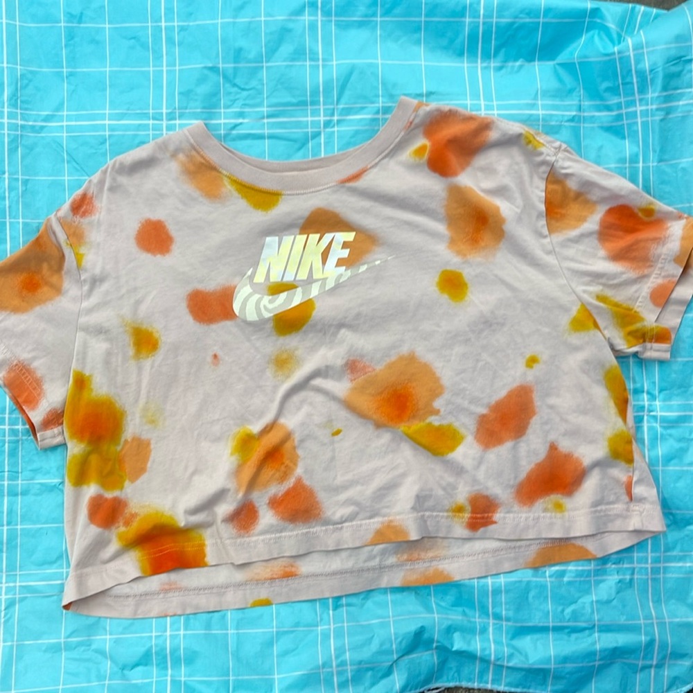 Nike tye die cropped tshirt size xl B9‎